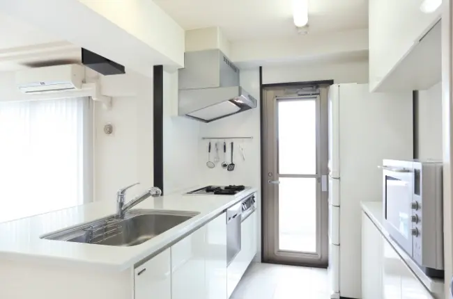 木曾路はすべて山の中である。